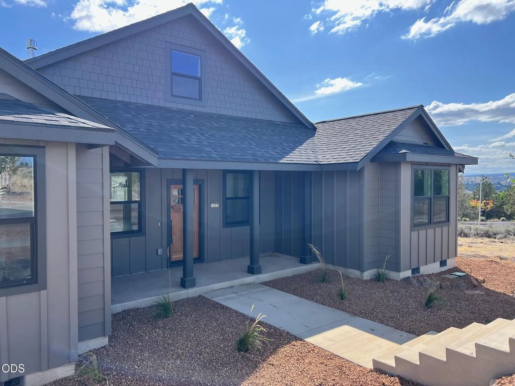1057 Se Clover Lane, Madras