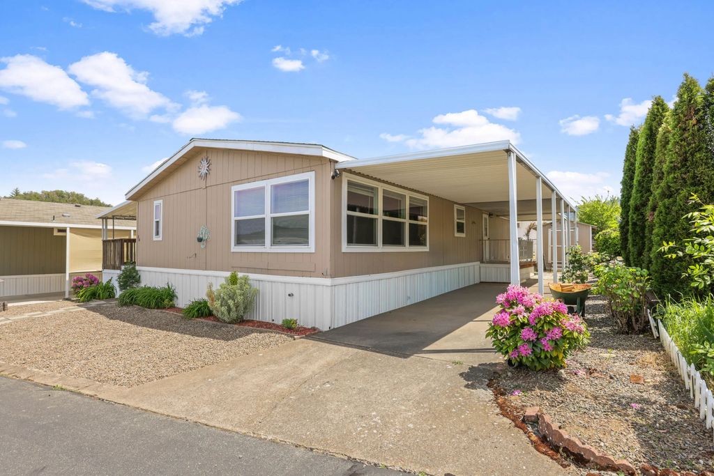 8401 Old Stage Road Unit 16, Central Point