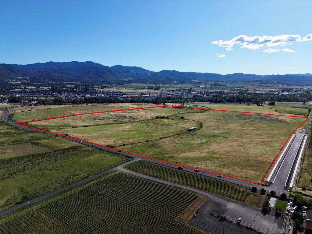 N Phoenix Road 501, Medford