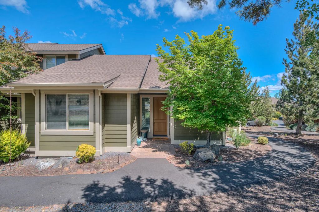 10737 Village Loop, Redmond