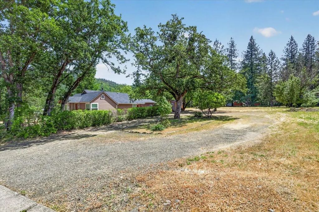 125 Hudspeth Lane, Shady Cove