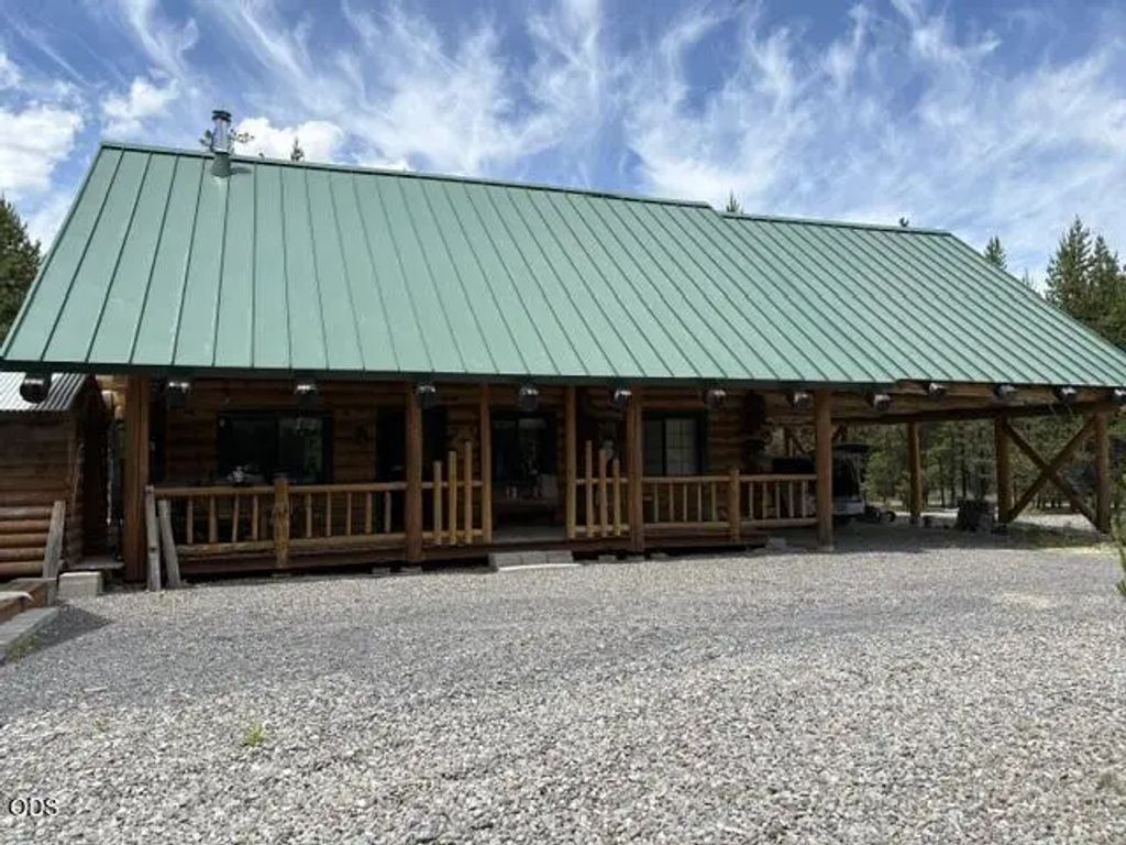 123415 Surveyor Road, Crescent Lake