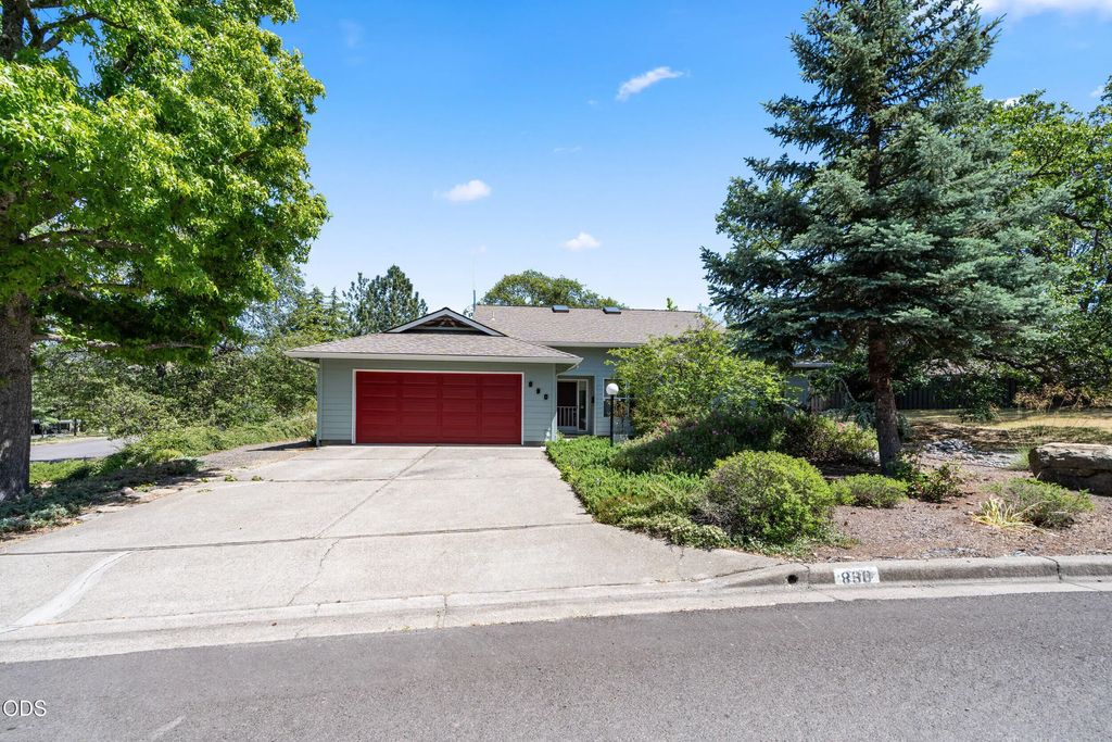 890 Twin Pines Circle, Ashland