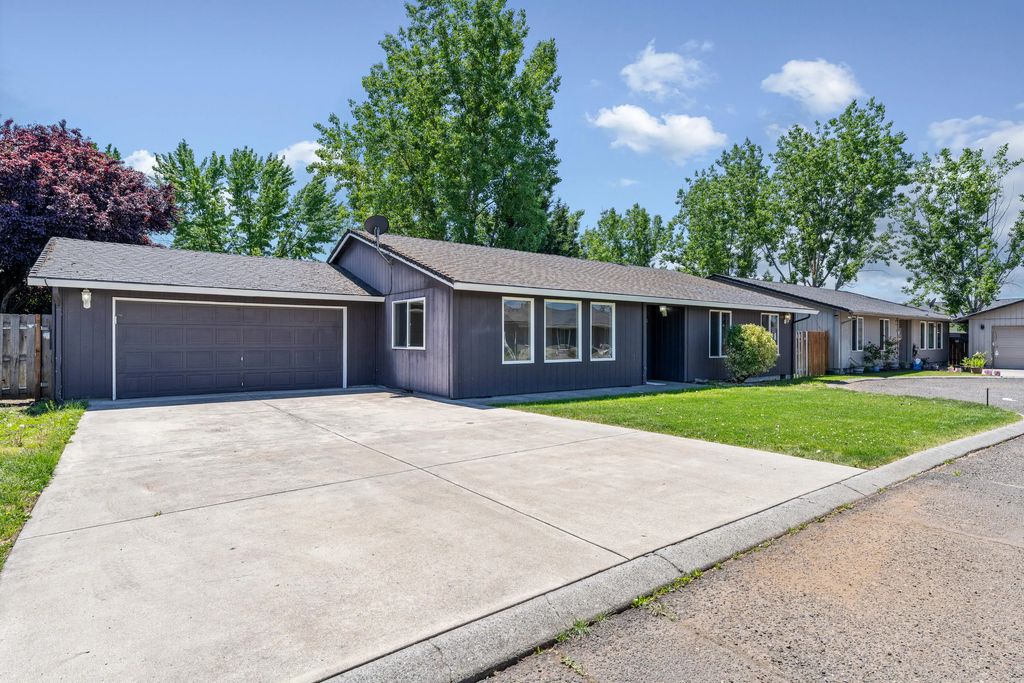 3452 Lazy Lane, White City