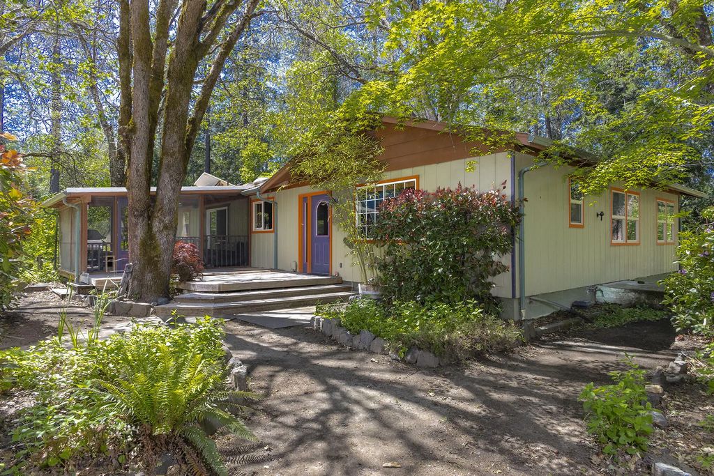 2601 Sand Creek Road, Grants Pass