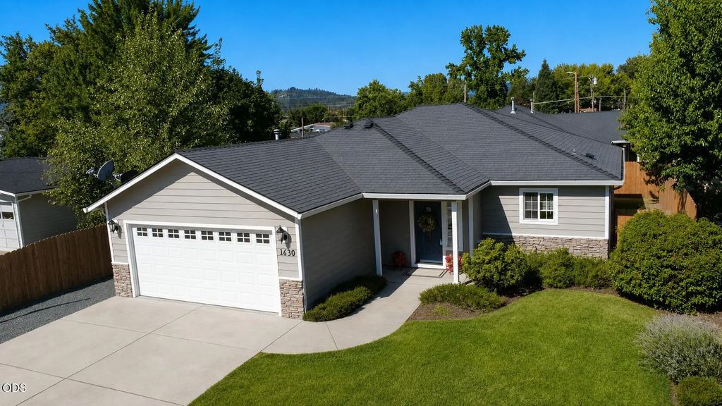 1630 Medart Lane, Grants Pass
