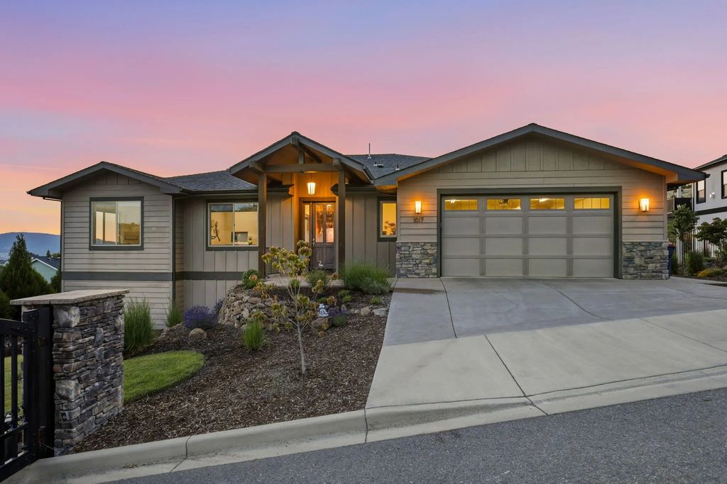1017 Fawnhills Circle, Medford