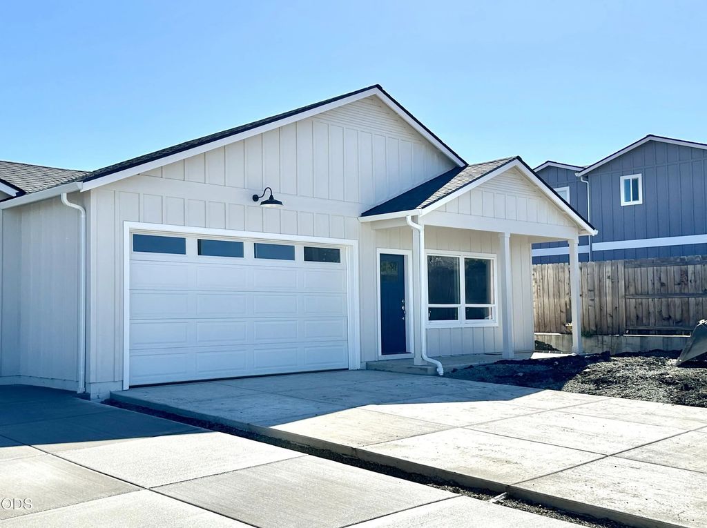 313 E Rapp Road, Talent