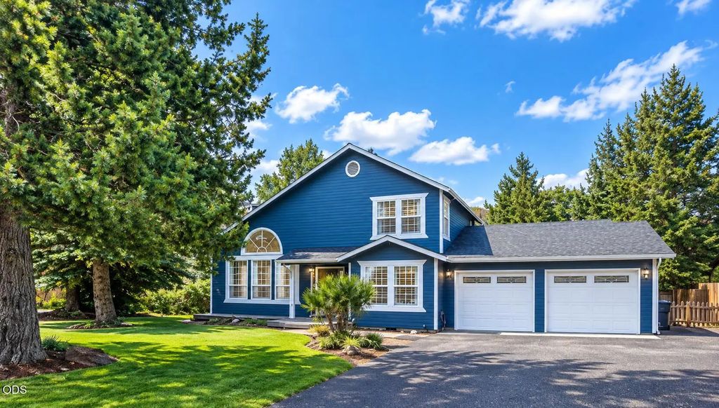 3597 Sw 32nd Street, Redmond