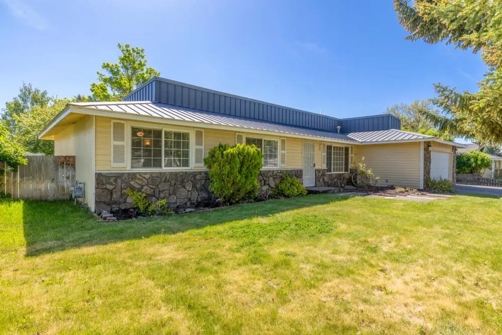 3867 Rio Vista Way, Klamath Falls