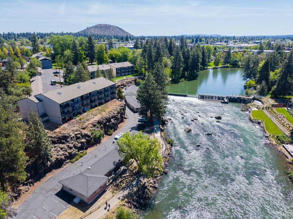 1565 Nw Wall Street 331-332, Bend