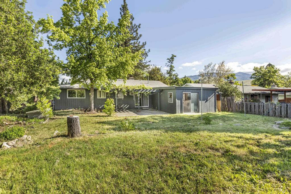 374 Cambridge Street, Ashland