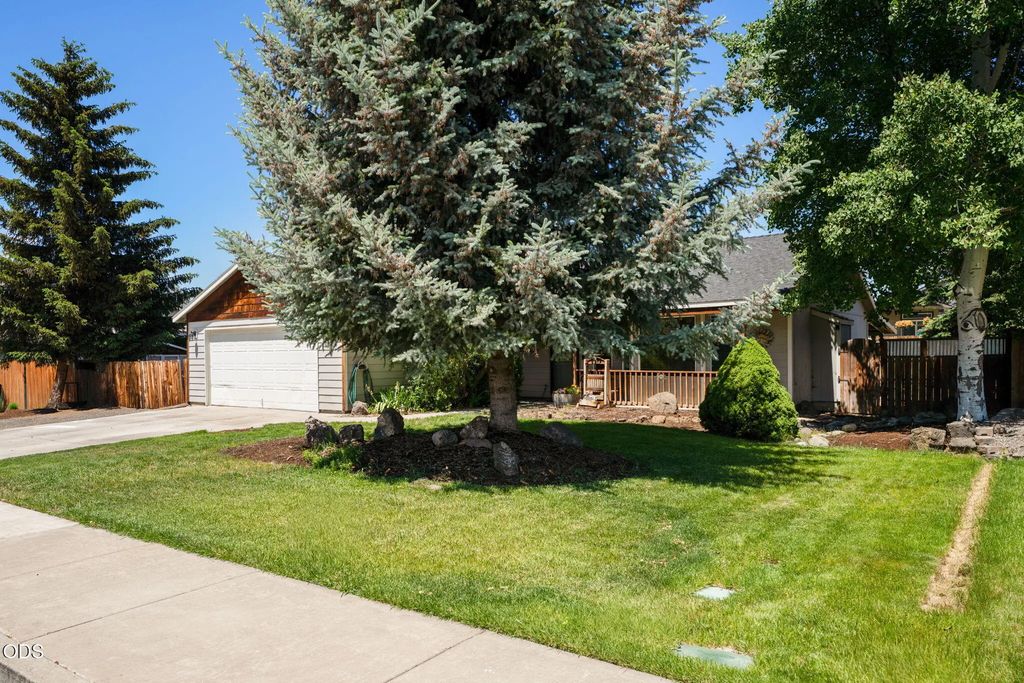 841 Nw Negus Place, Redmond