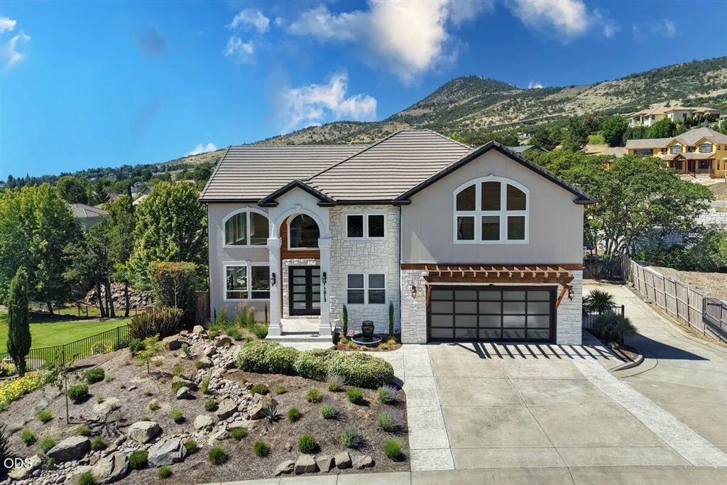 1013 Roxy Ann Road, Medford
