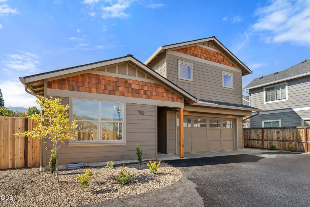 312 Lithia Avenue, Talent