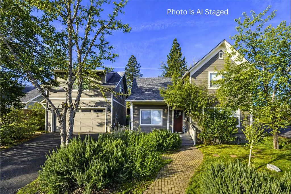 563 Rock Street, Ashland