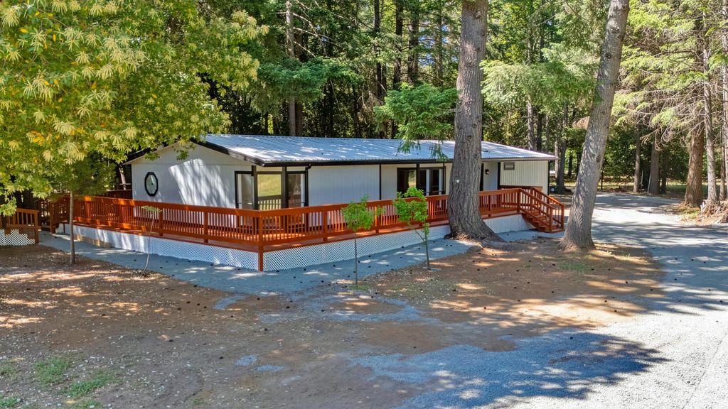 601 Pinewood Way, Cave Junction