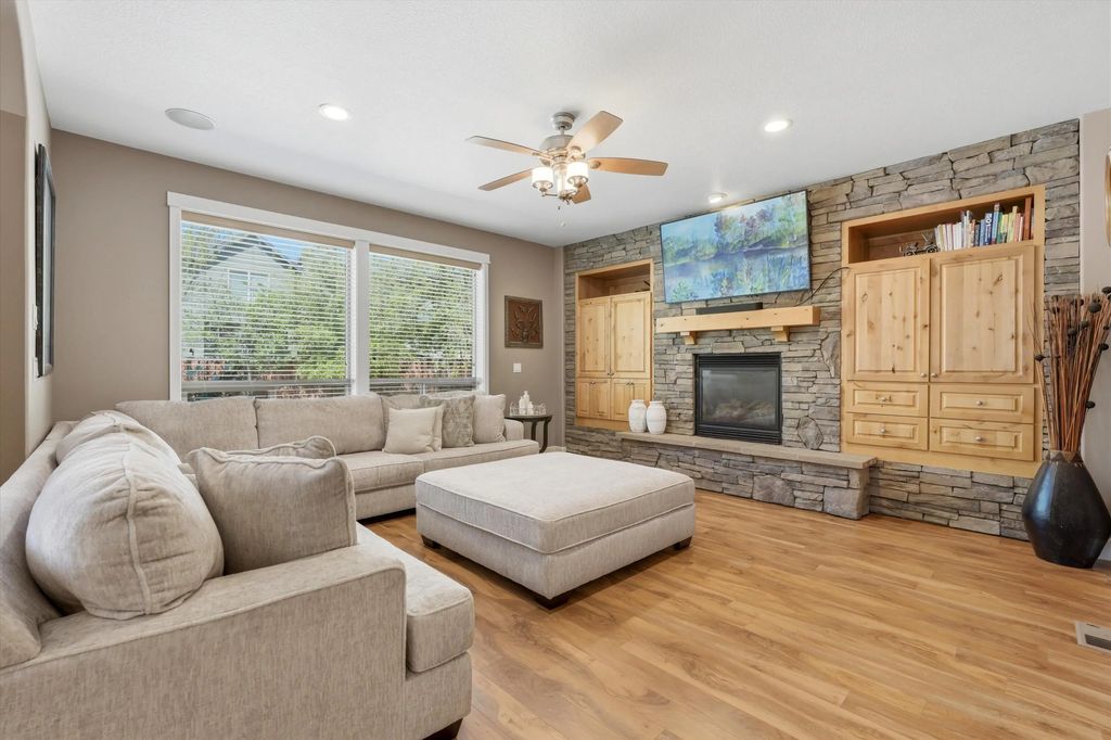 61235 Splendor, Bend