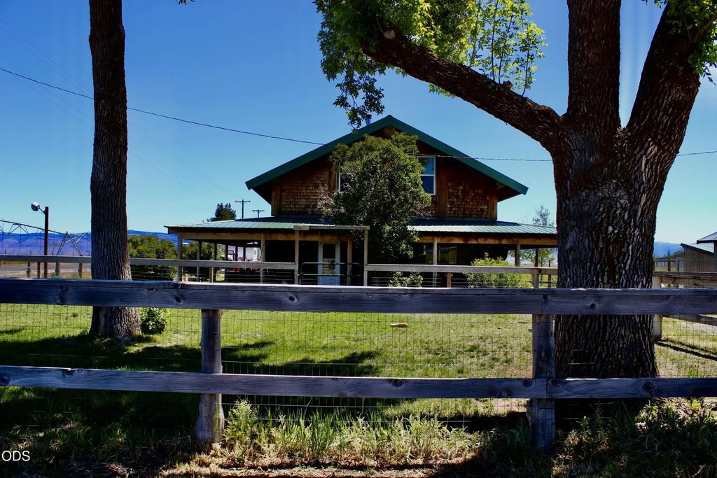 92586 Water Users Lane, Lakeview