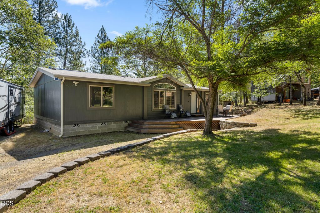 1460 Grays Creek Road, Grants Pass