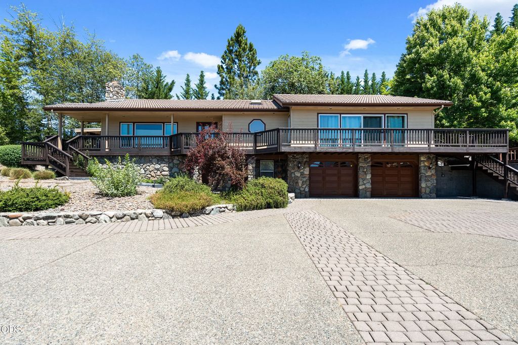 1438 Ne Sherman Lane, Grants Pass