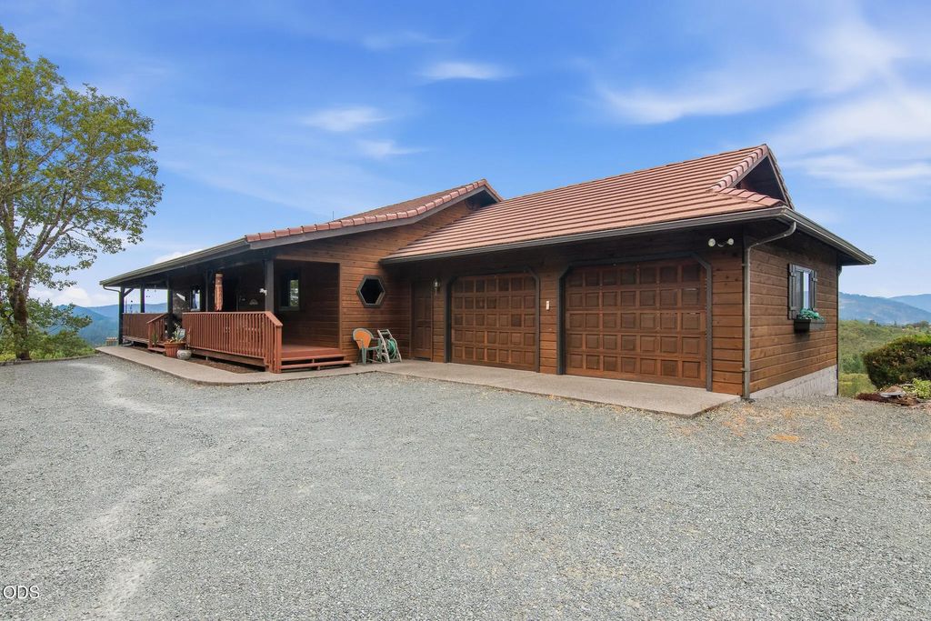 700 Cienaga Lane, Grants Pass