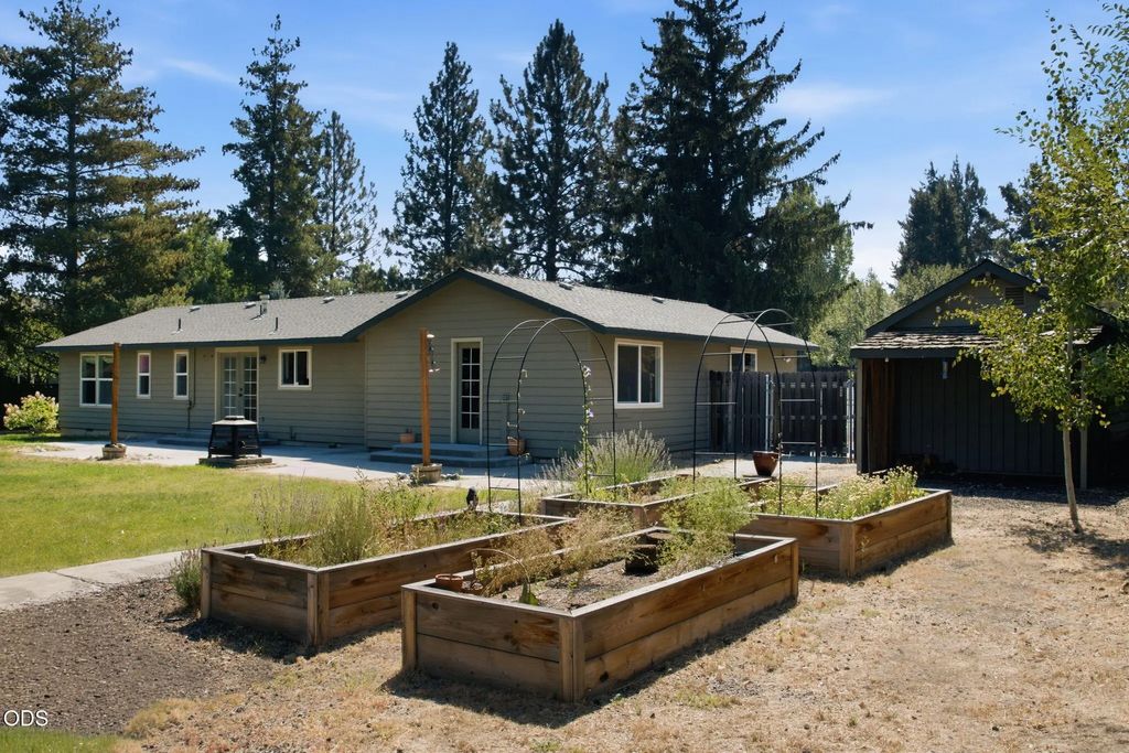 21360 Keyte Road, Bend