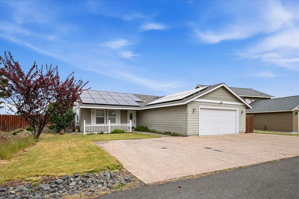 512 Se Ponderosa Drive, Madras