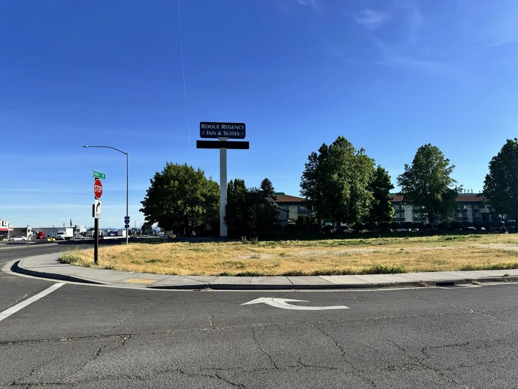 2300 Biddle Road 200, Medford
