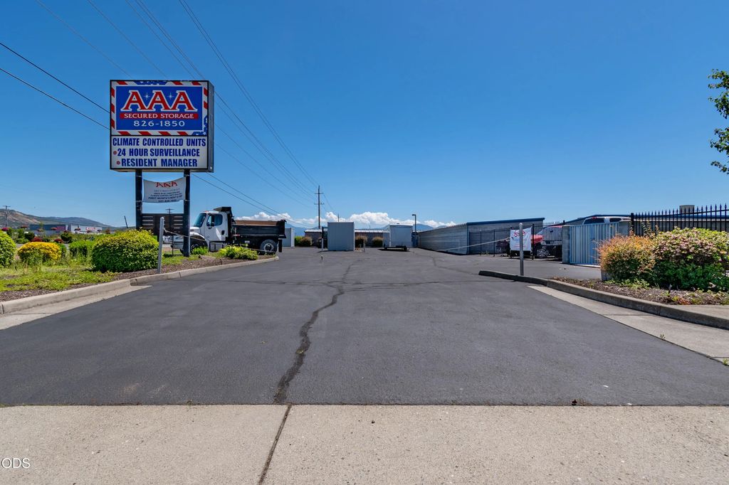 1060 Dillon Way, Medford