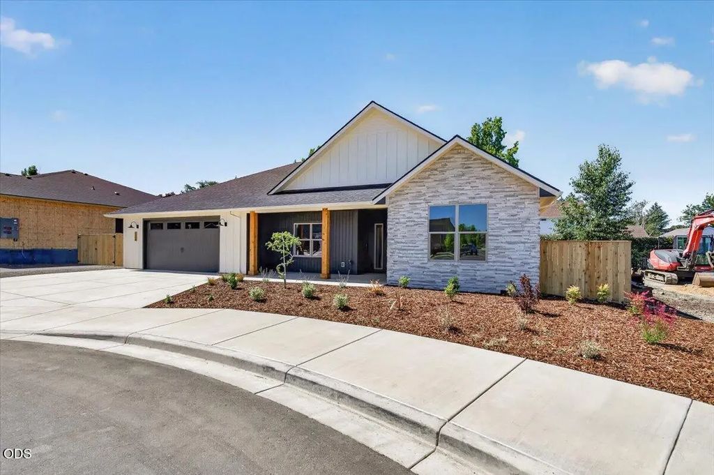 3304 Tree Top Drive, Medford