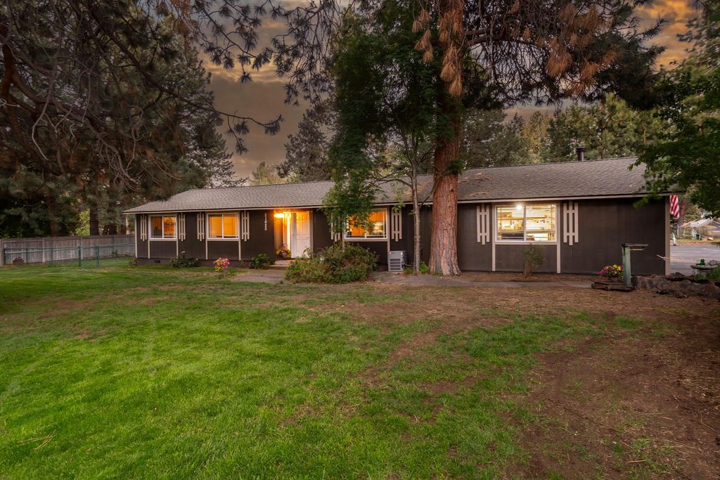 21025 Denning Drive, Bend