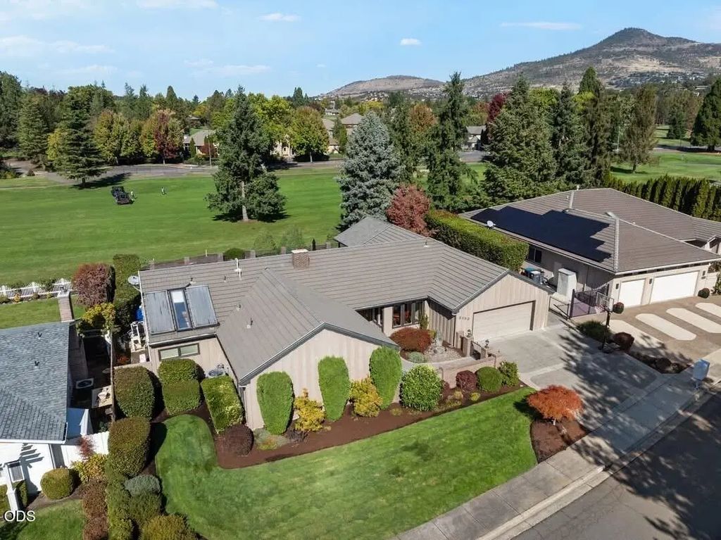 3153 Pepperwood Drive, Medford