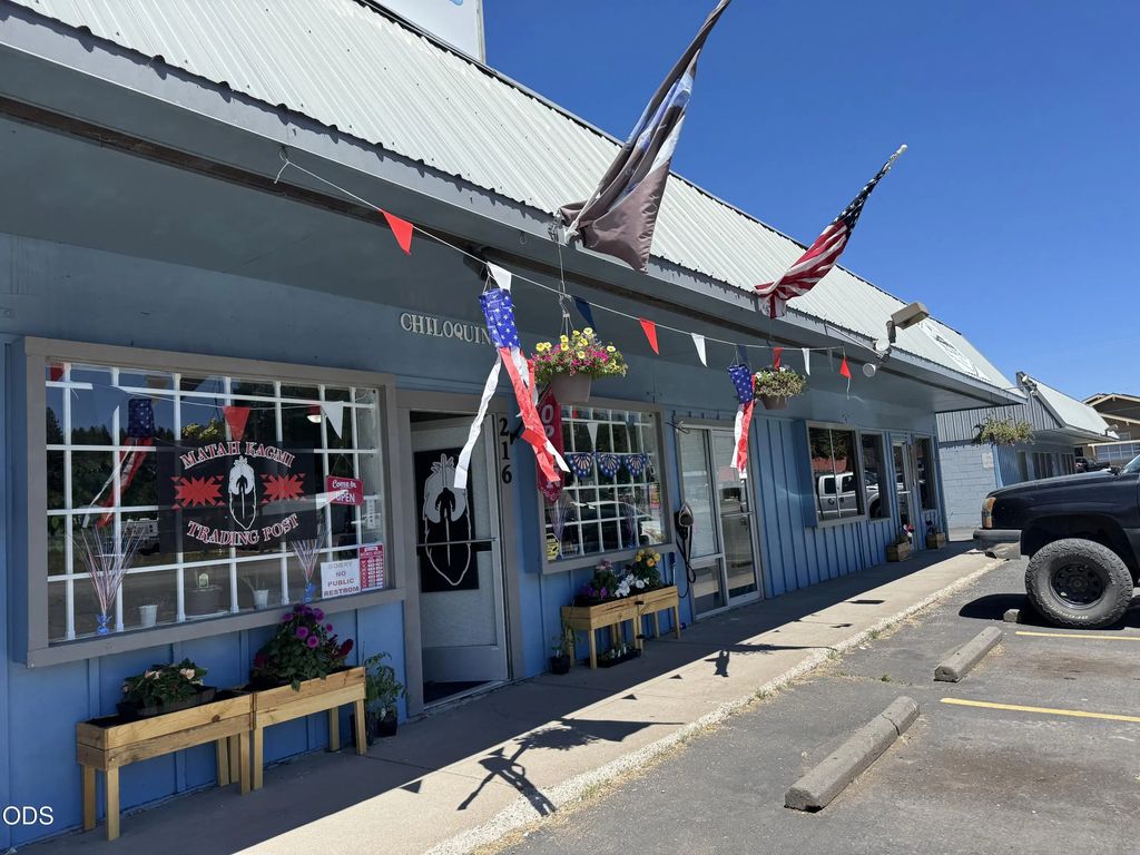 212 S 1st Avenue 210-230, Chiloquin
