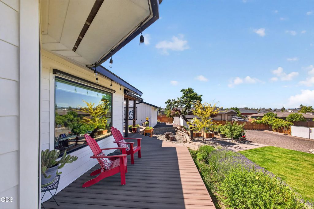 4627 Sw Yew Avenue, Redmond