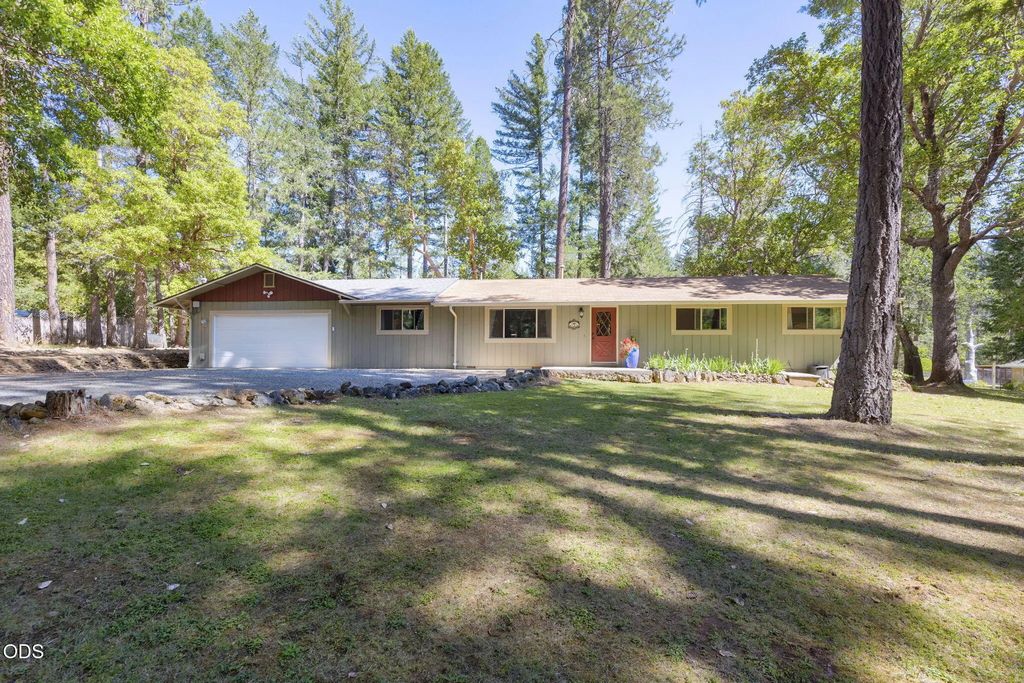 1740 Queens Branch Road, Rogue River