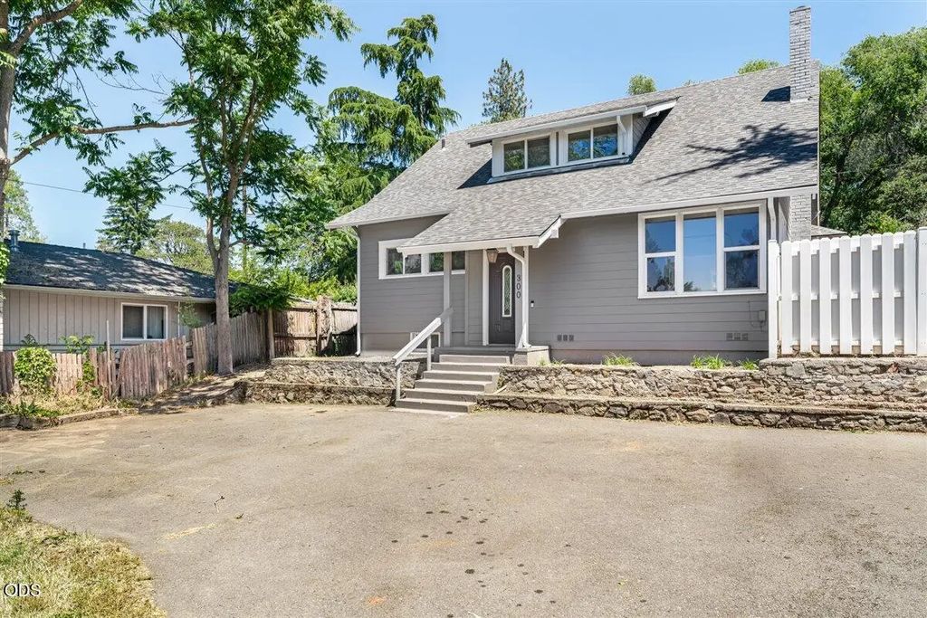 300 Sunrise Avenue, Medford