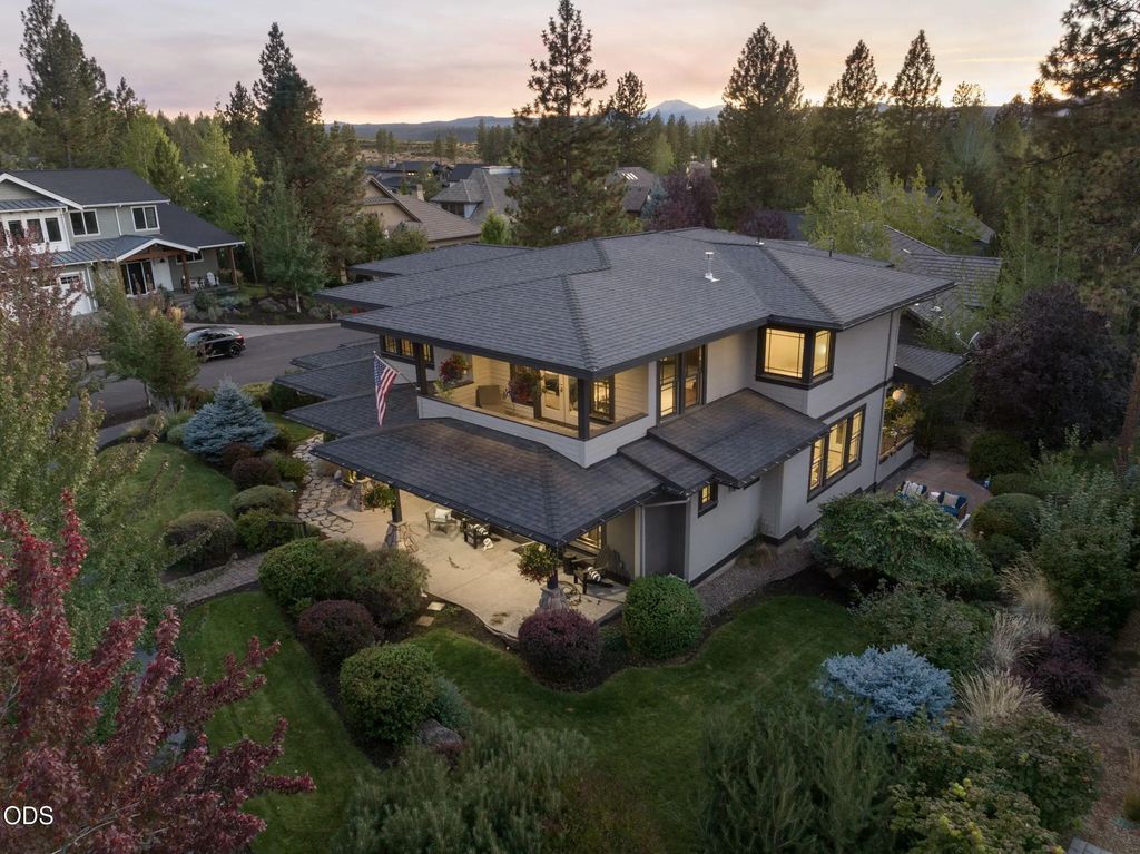 19062 Mt Mcloughlin Lane, Bend
