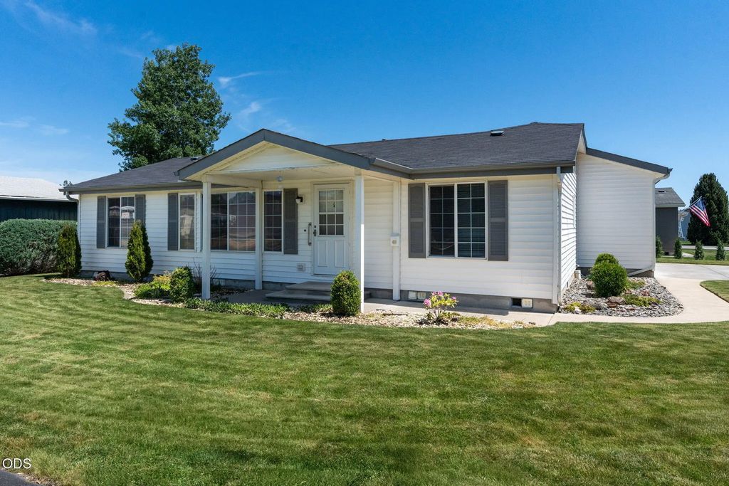 811 Ne Paiute Court, Redmond