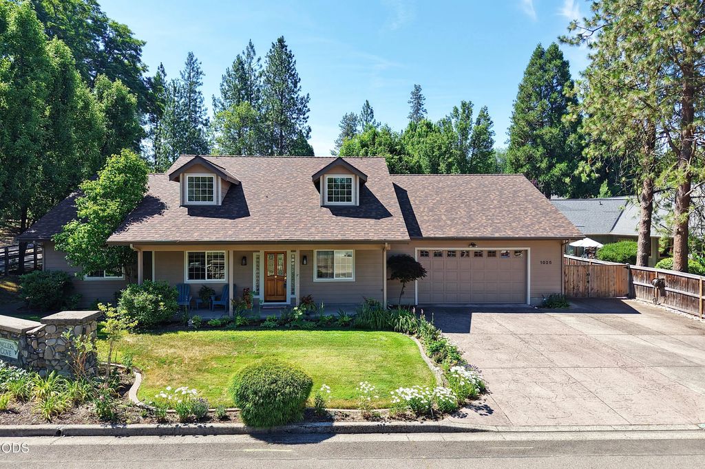 1025 Anglers Place, Shady Cove