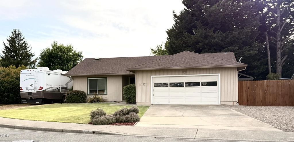 1002 Angler Lane, Grants Pass