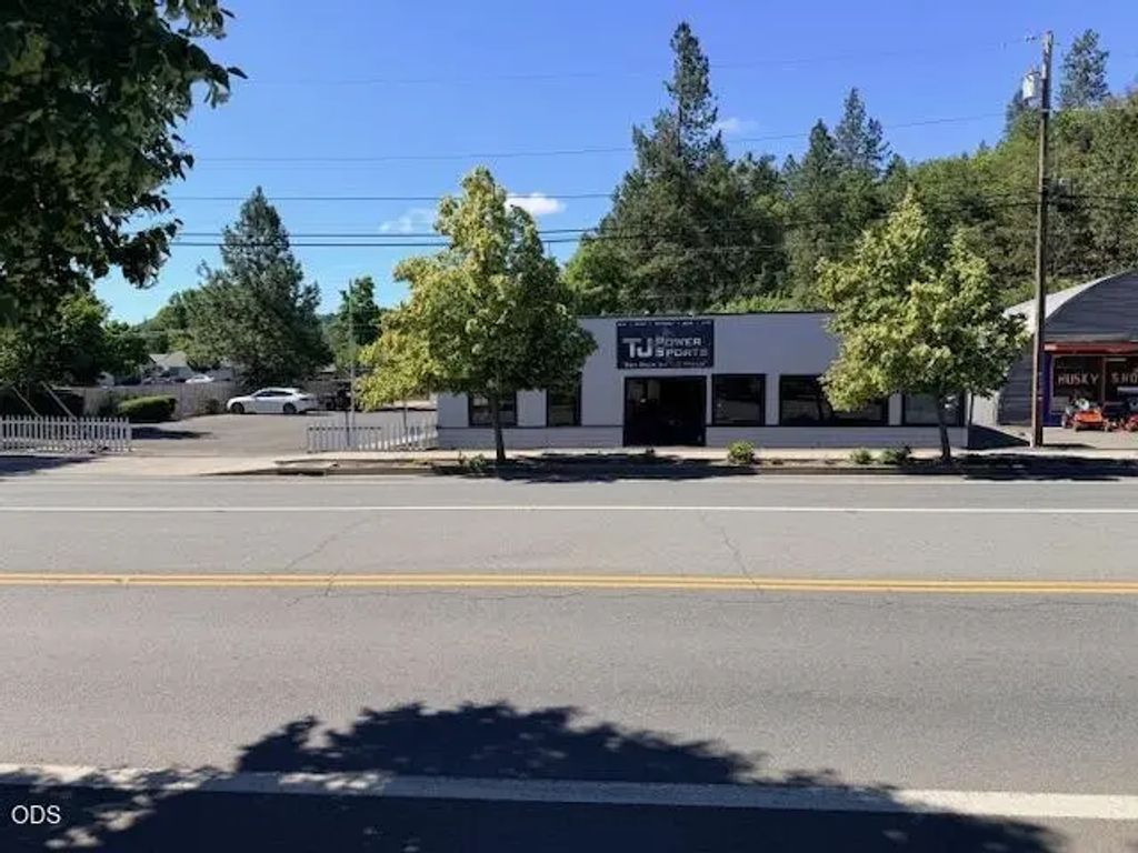 785 Rogue River Highway, Grants Pass