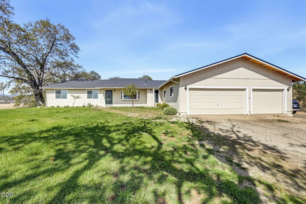 4272 Beagle Road, White City