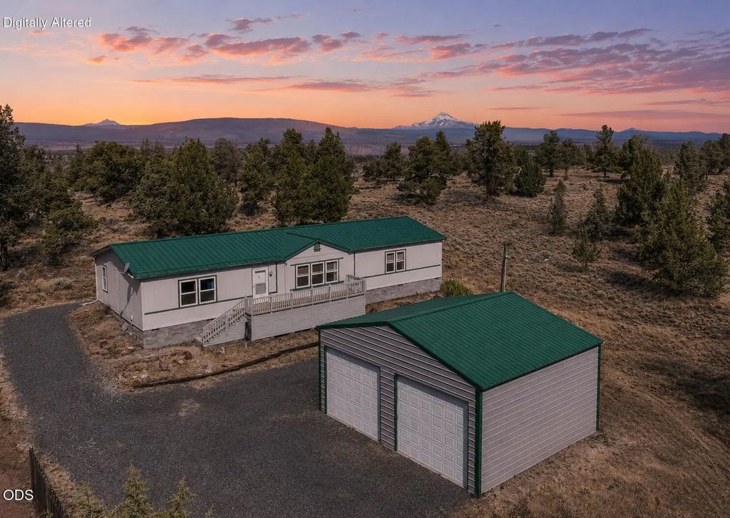 8628 Sw Crater Loop Road, Terrebonne