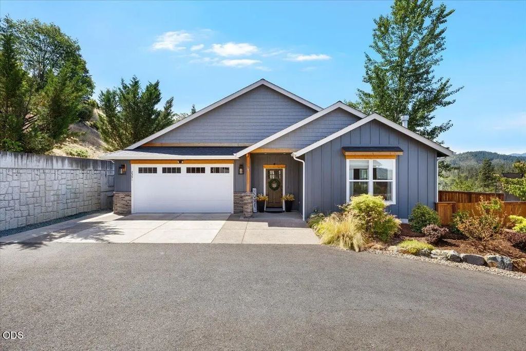 2391 Robertson Crest, Grants Pass
