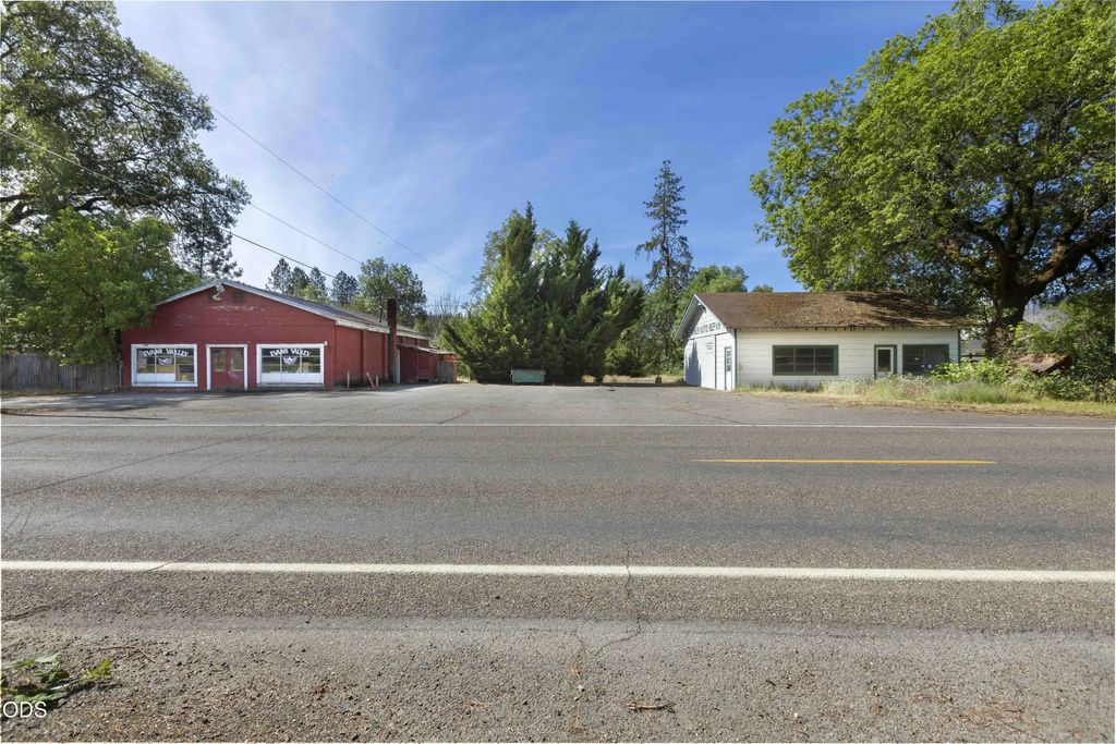 8622 E Evans Creek Road, Rogue River
