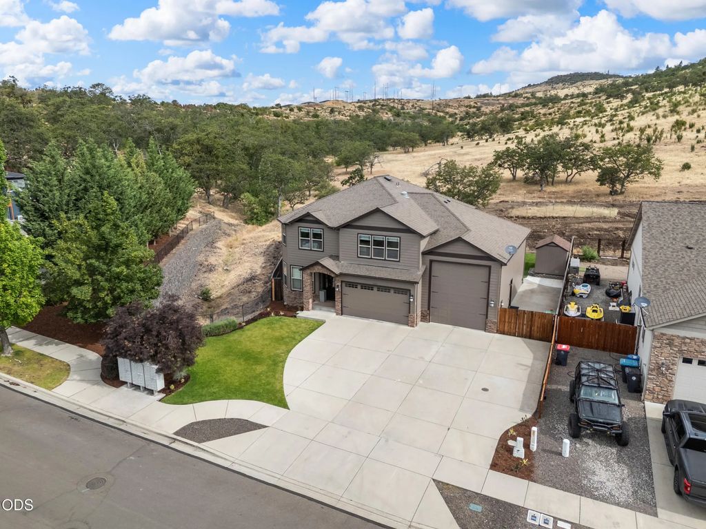 4401 Vista Pointe Drive, Medford