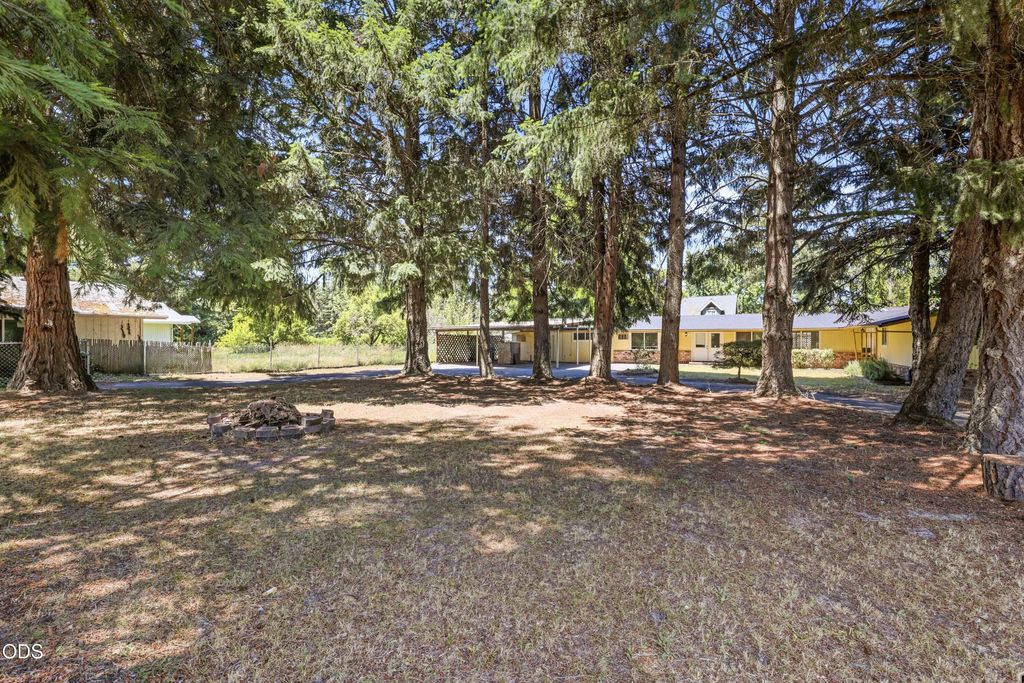 1980 Mccarter Lane, Grants Pass