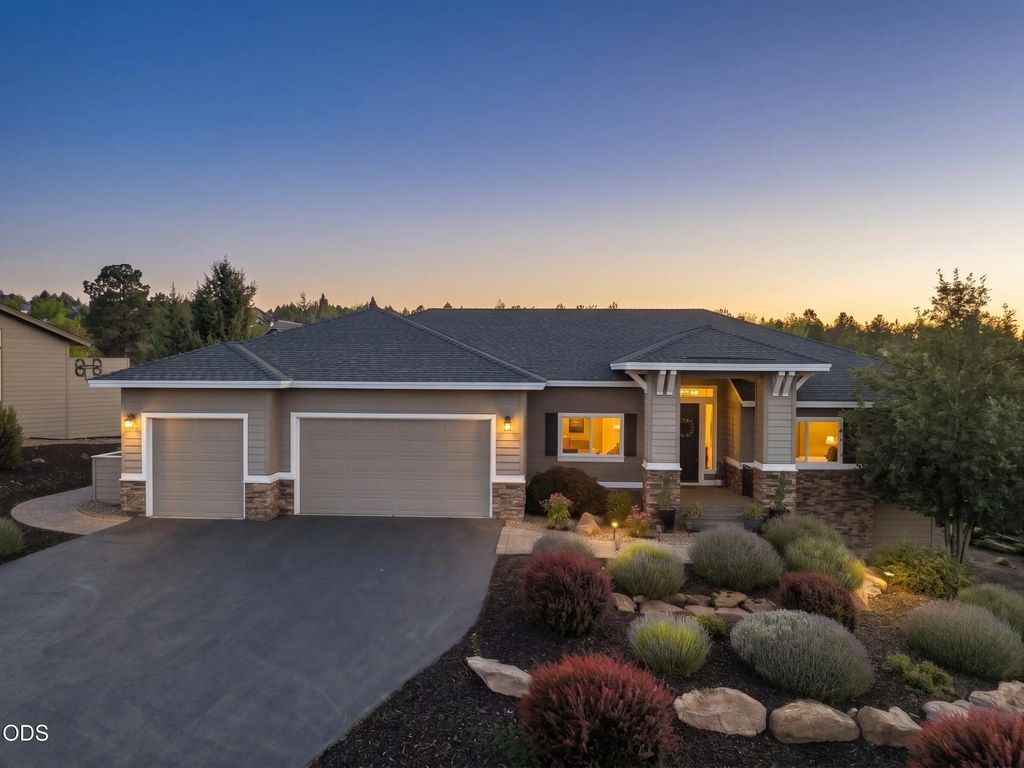 257 Highland Meadow Loop, Redmond