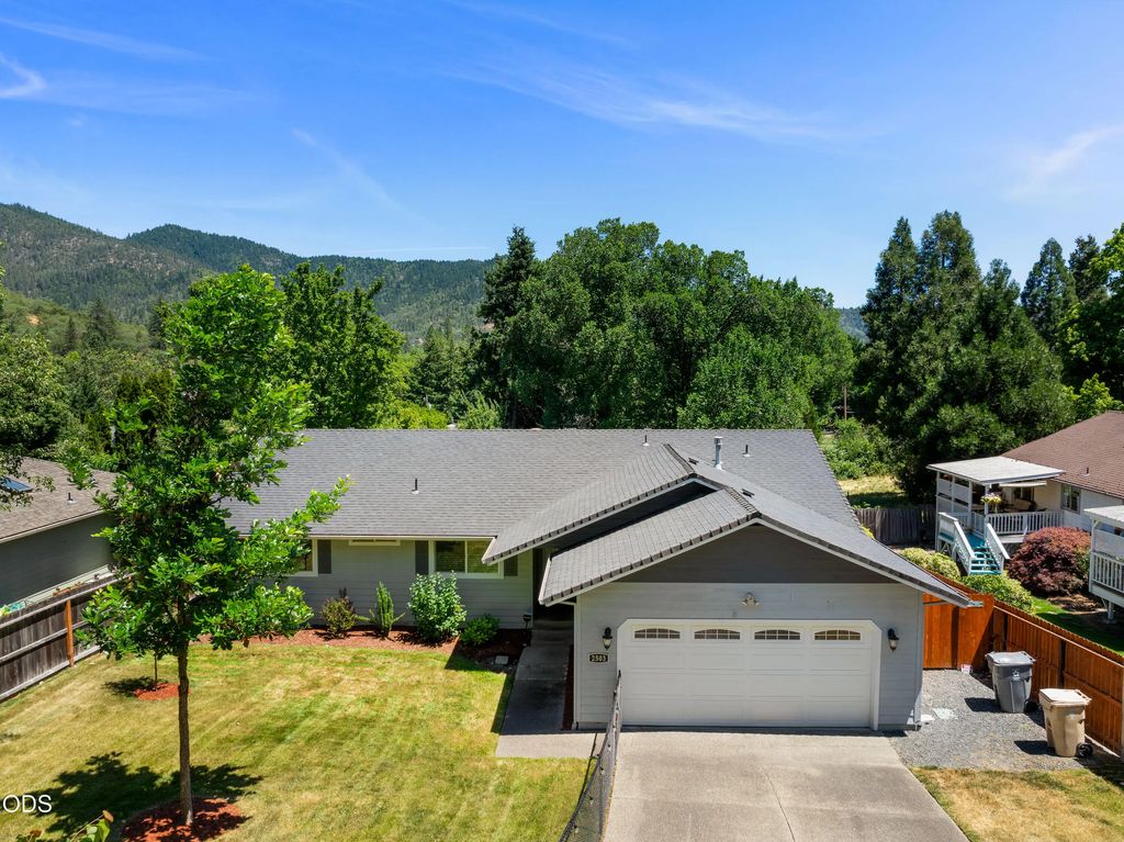 2503 Nw Lassen Way, Grants Pass